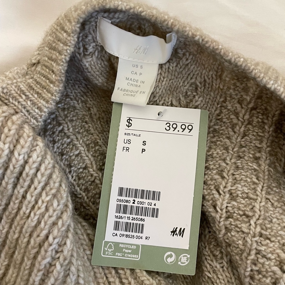 H&M Cropped Ruffled Knit Sweater - Picture 3 of 3